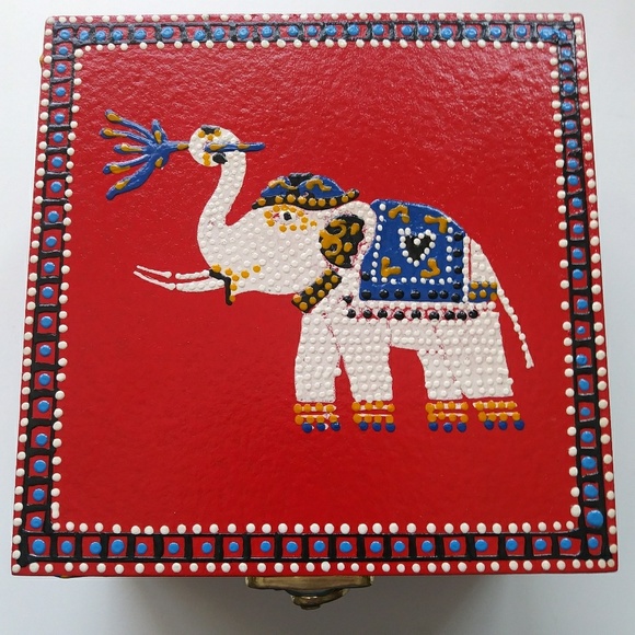 An nice exotic gift! Wooden Trinket Box Red case